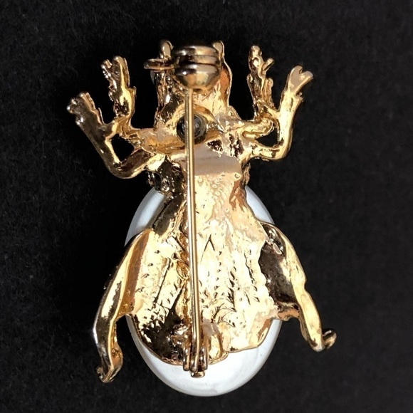 Vintage Bug Beetle Insect Faux Pearl Goldtone Brooch PIN 1 1/2" - Picture 4 of 4